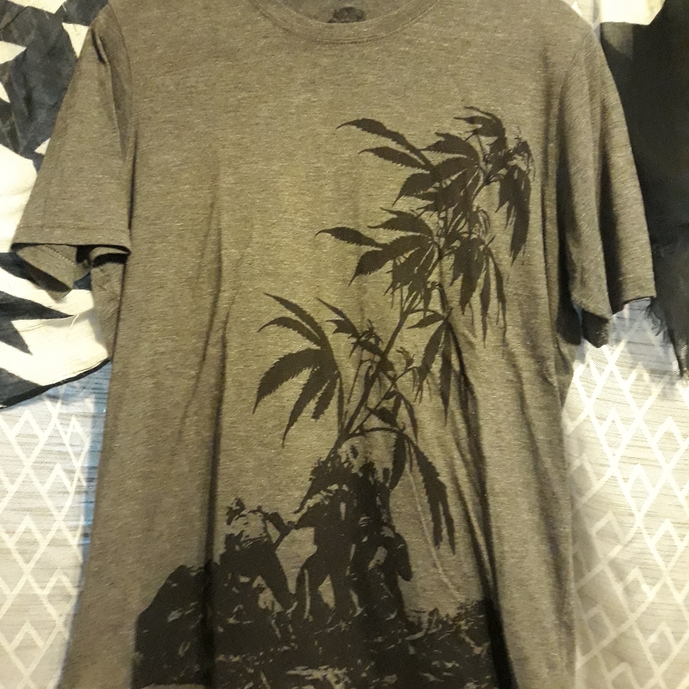 Soliders holding up bud tree tshirt